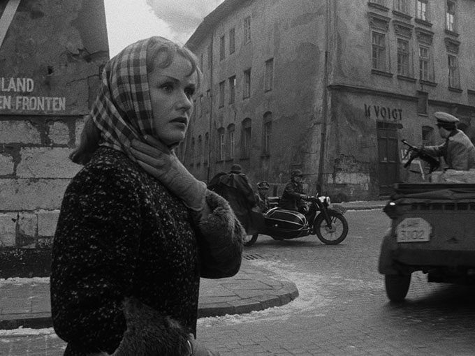 FilmyPolskie888 :: kadr z filmu „Jak być kochaną” (1962)